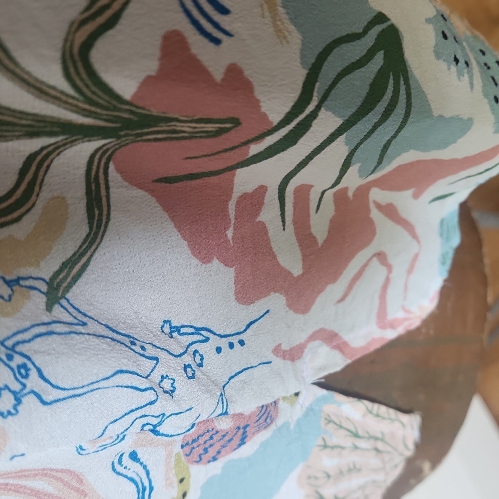 Spartina 449 Cora Seafoam Mermaids Split V-neck 100% Silk Blouse Size S - Picture 8 of 11